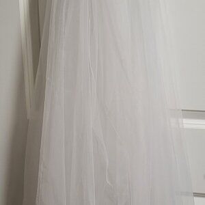 Minimalist wedding veil